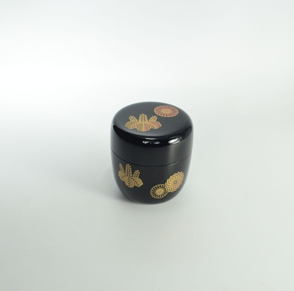 Lacquerware Tea Caddy "Chrysanthemum Crest"
