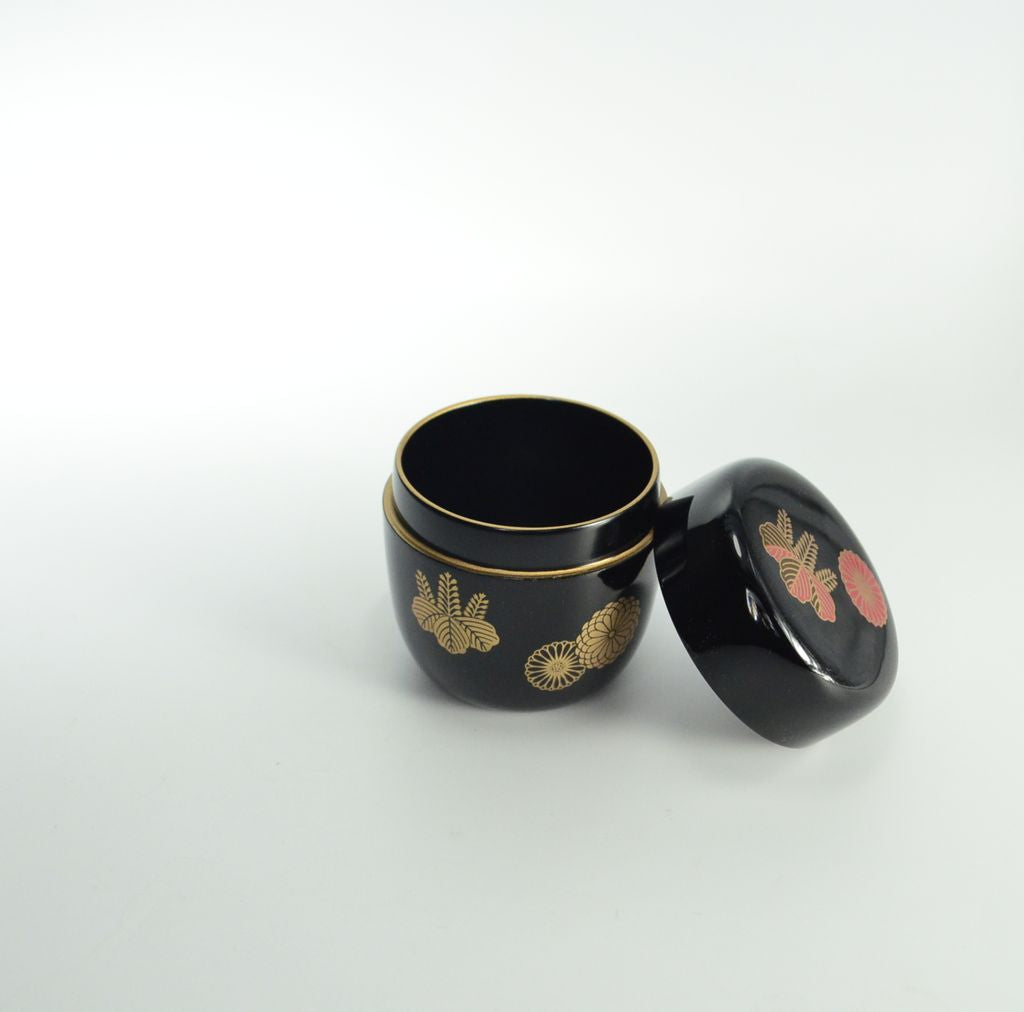 Lacquerware Tea Caddy "Chrysanthemum Crest"
