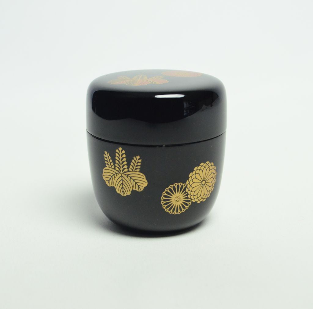 Lacquerware Tea Caddy "Chrysanthemum Crest"