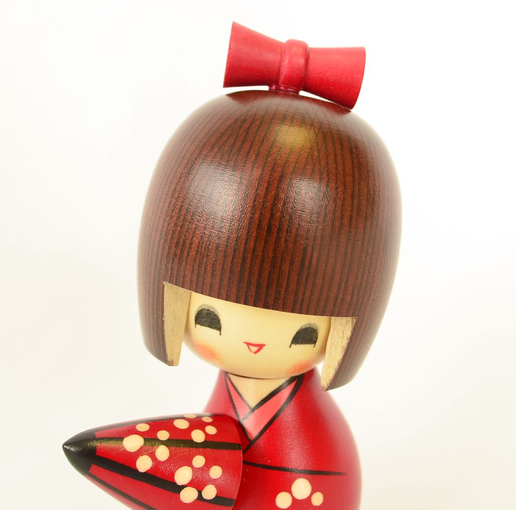 Kokeshi doll "Amayadori (Waiting out the Rain)"