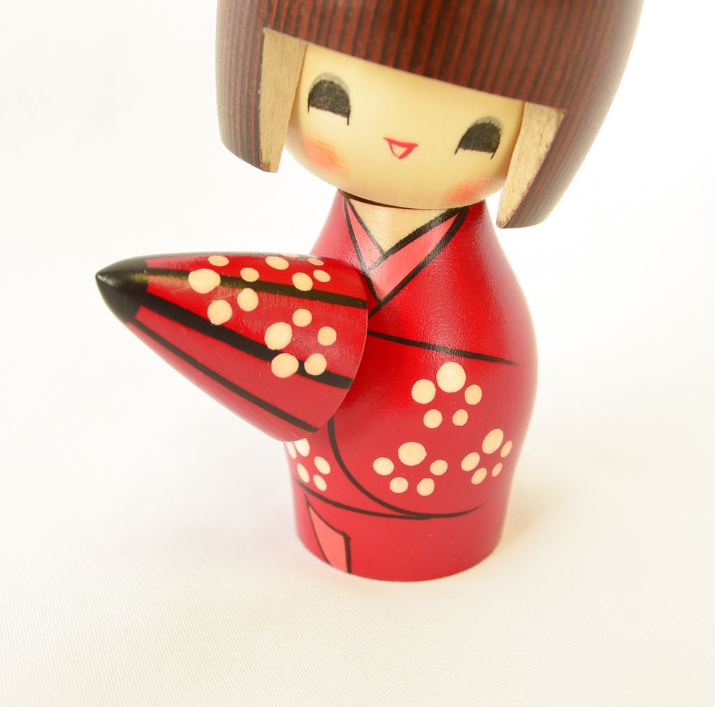 Kokeshi doll "Amayadori (Waiting out the Rain)"
