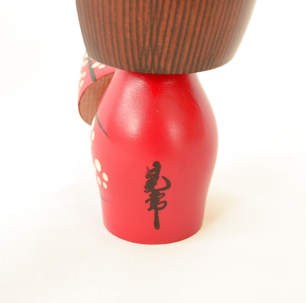 Kokeshi doll "Amayadori (Waiting out the Rain)"