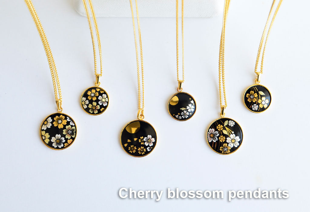 Kyoto Damascene Pendant “Cherry Blossoms and the Moon” – Diameter: 2 cm