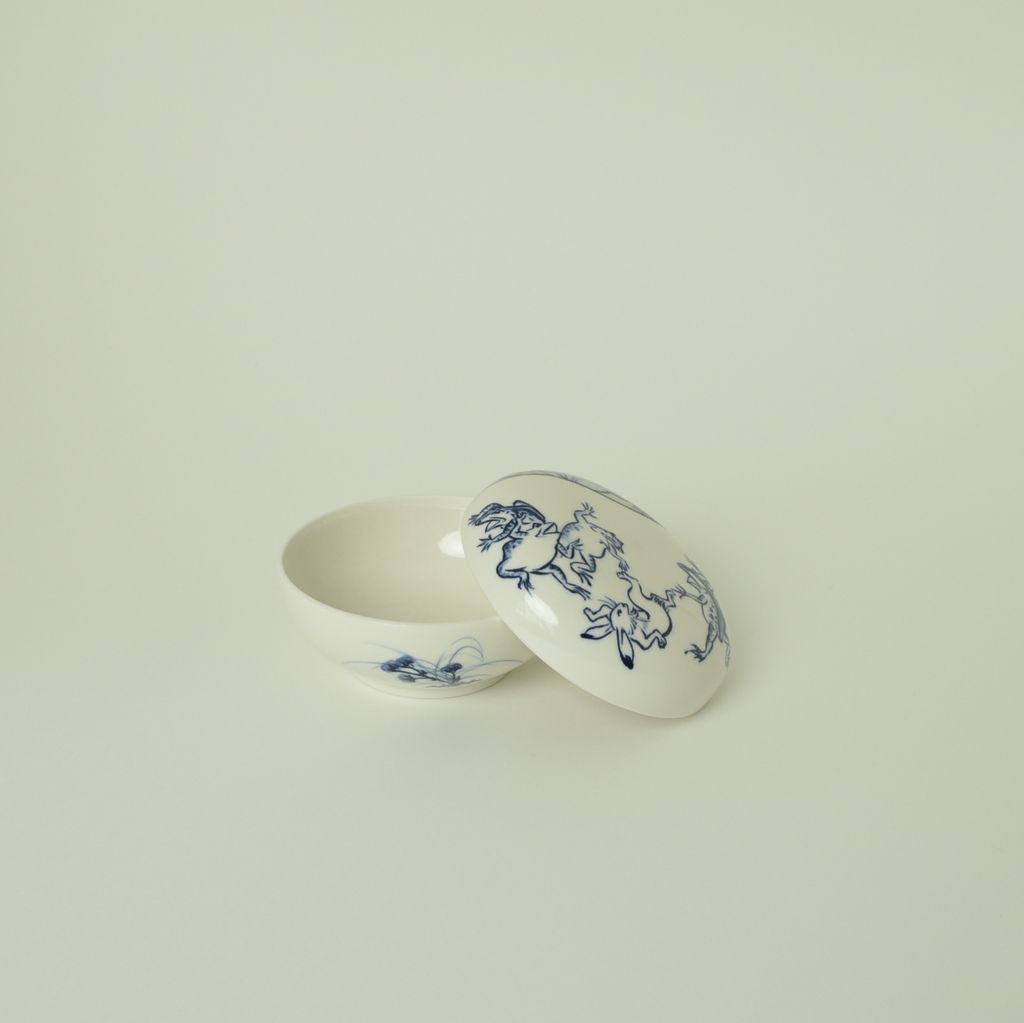 Small container "Choju-Giga"