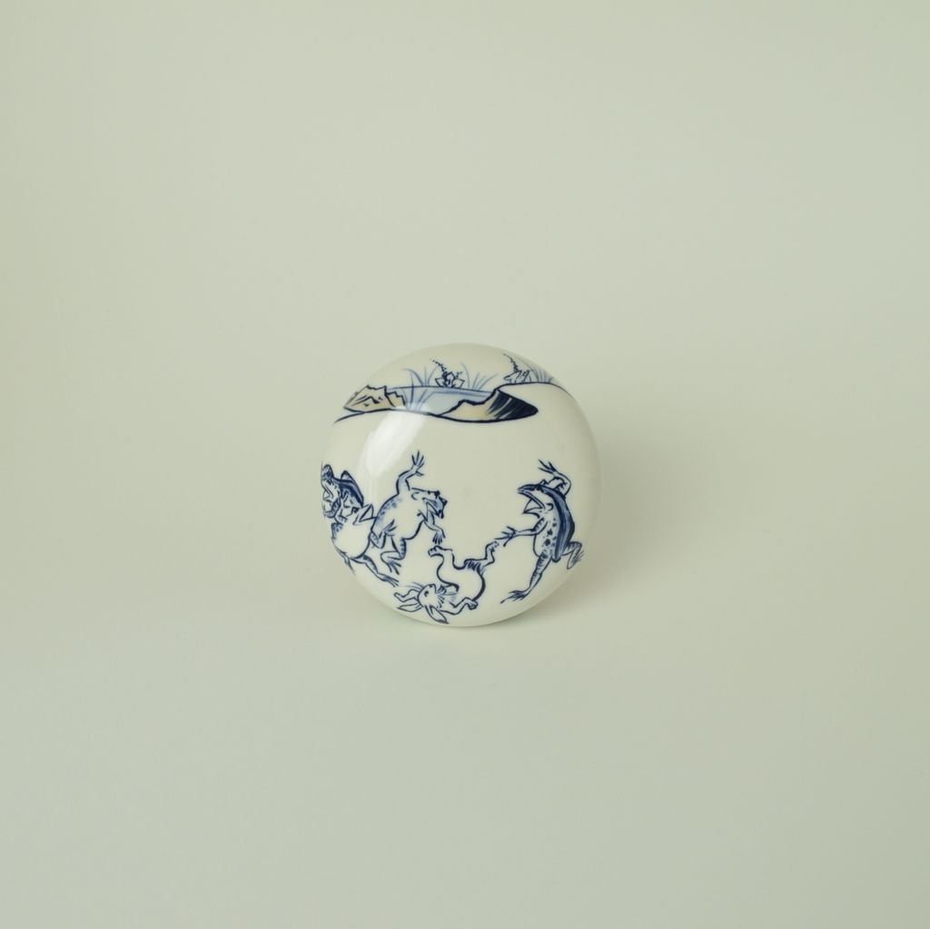 Small container "Choju-Giga"