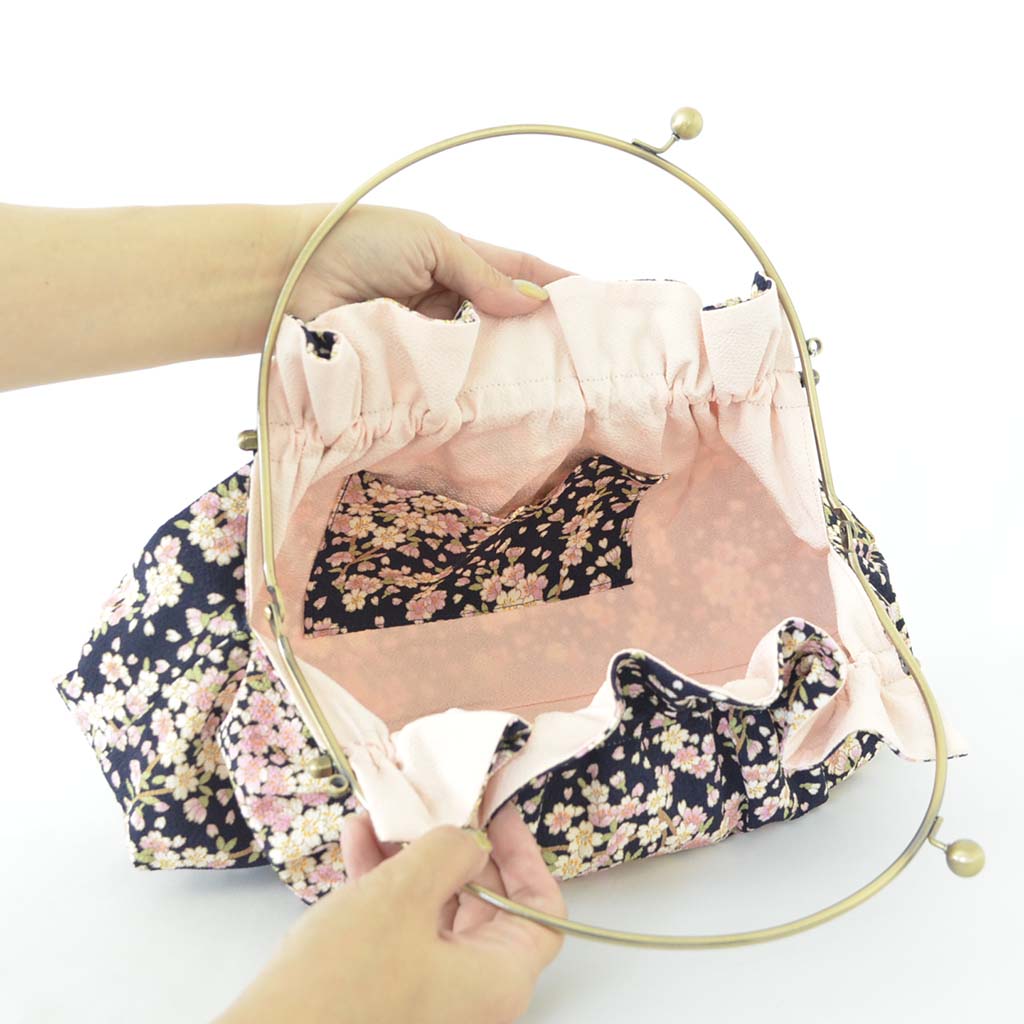 2way Chirimen bag "Japanese traditional design" (L)