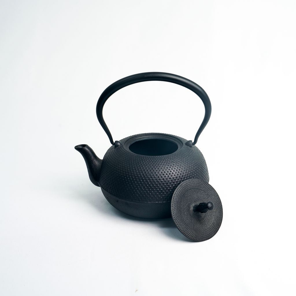 Nambu Ironware Kettle "Kangetsu Arare 1.2L"