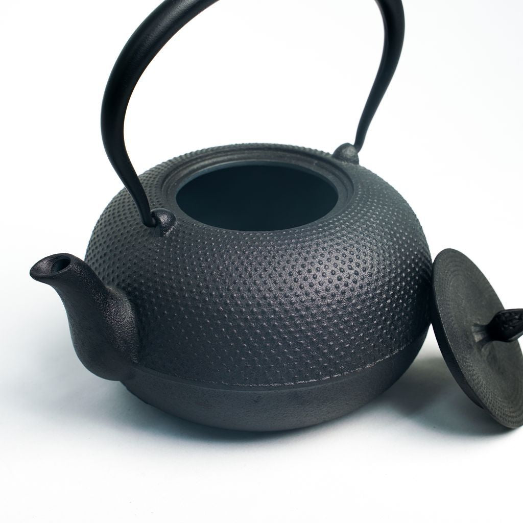 Nambu Ironware Kettle "Kangetsu Arare 1.2L"