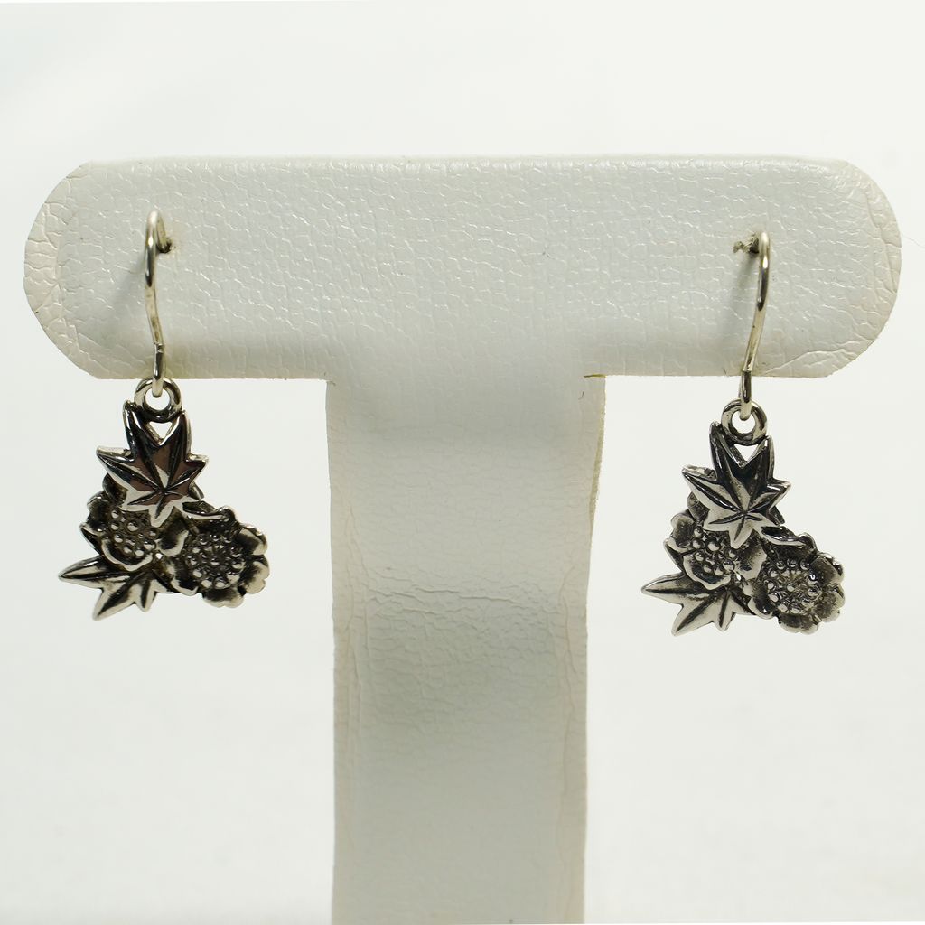 Pure Silver Pierced Earrings “Auspicious Motif”