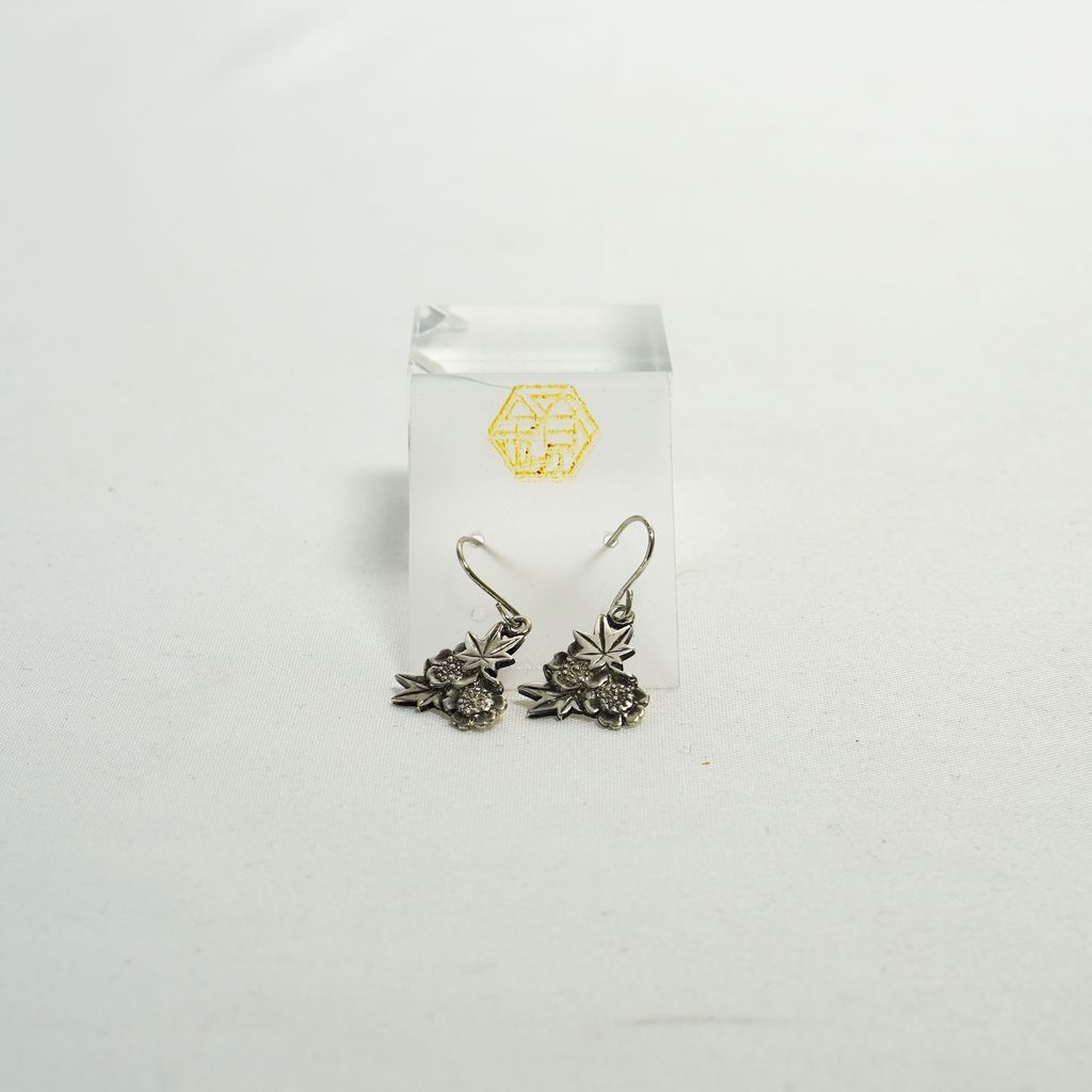 Pure Silver Pierced Earrings “Auspicious Motif”