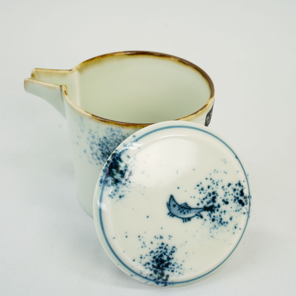 Arita Ware Spouted Sake Vessel with a Lid "Sprayed Ink with Fish"