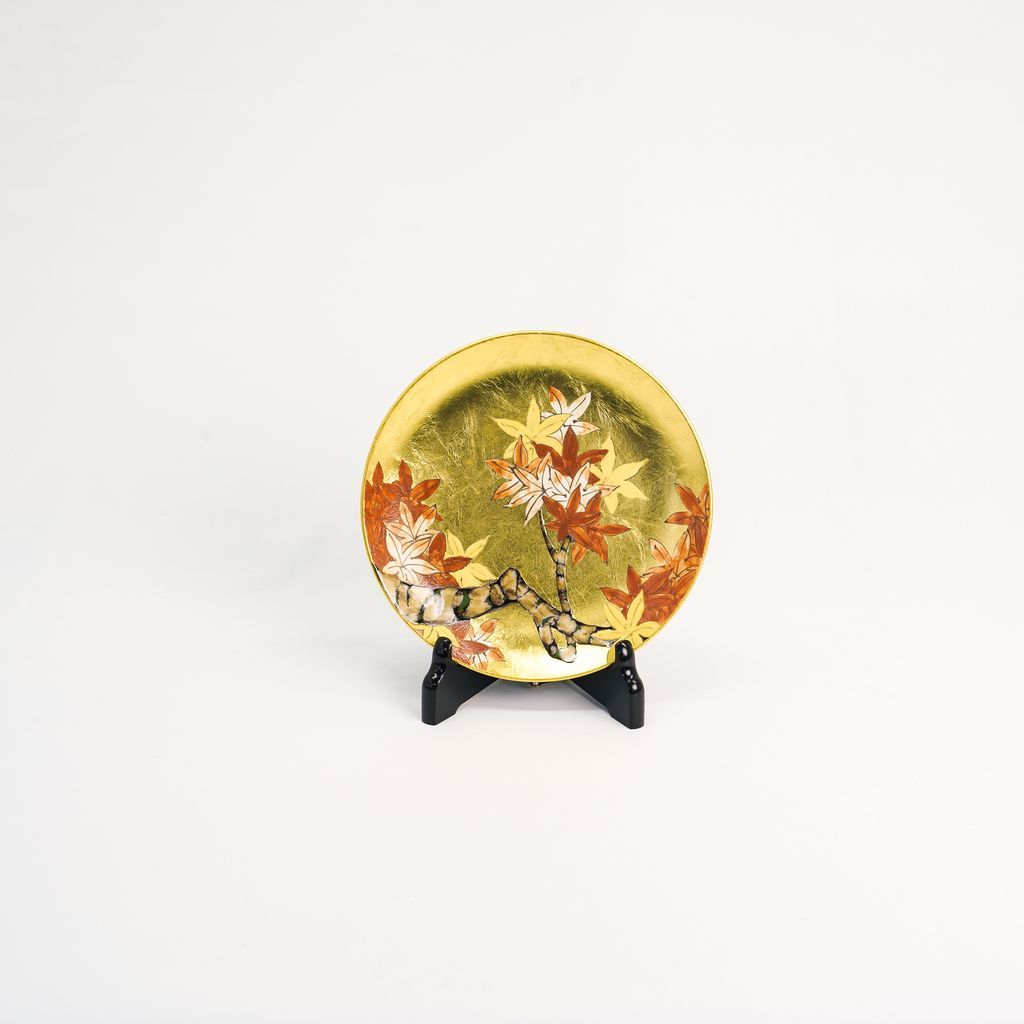 Arita Ware Medium-sized Decorative Plate with Gold Leaf "Maple Leaves" Size 6