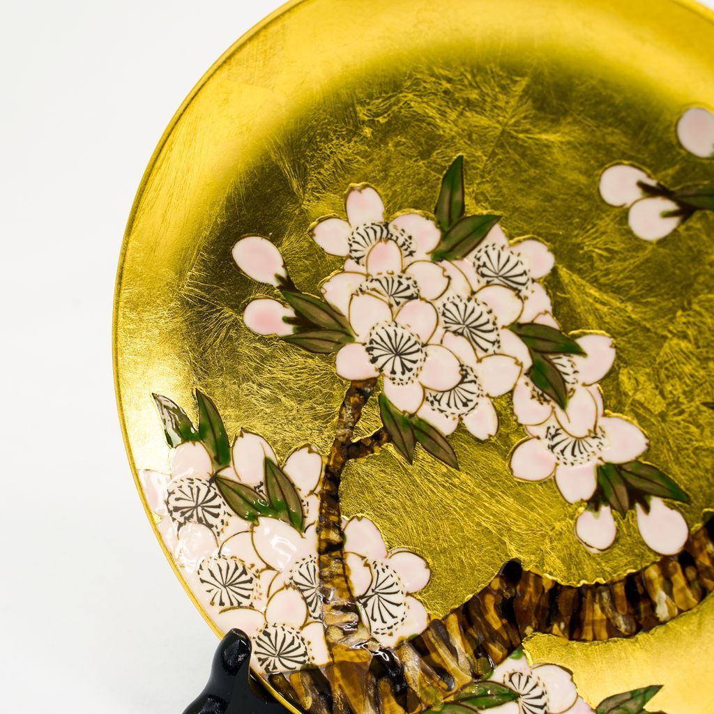 Arita Ware Medium-sized Decorative Plate with Gold Leaf "Cherry Blossoms" Size 6