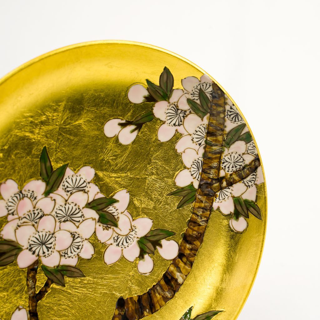 Arita Ware Medium-sized Decorative Plate with Gold Leaf "Cherry Blossoms" Size 6