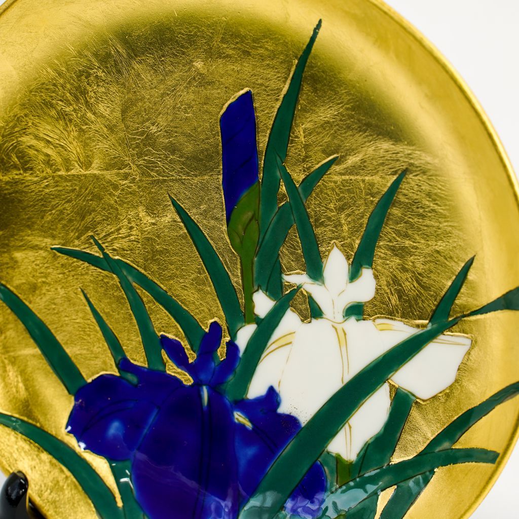Arita Ware Medium-sized Decorative Plate with Gold Leaf "Iris"