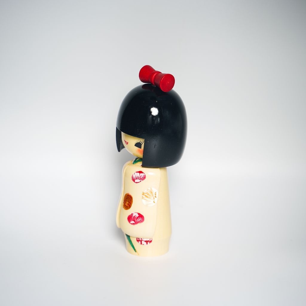Kokeshi doll "Otomesode(Girly Sleeves )" White