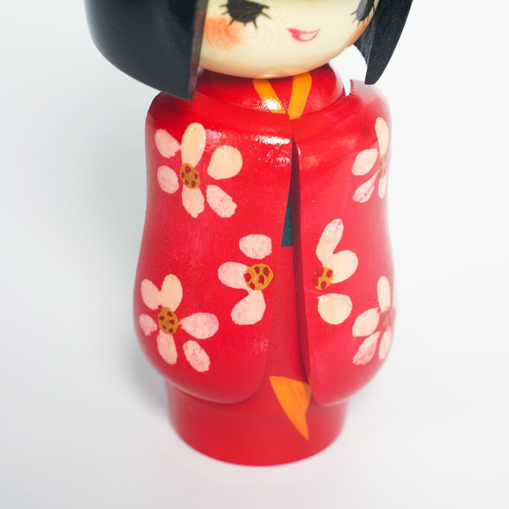 Kokeshi doll "Otomesode(Girly Sleeves )" Red