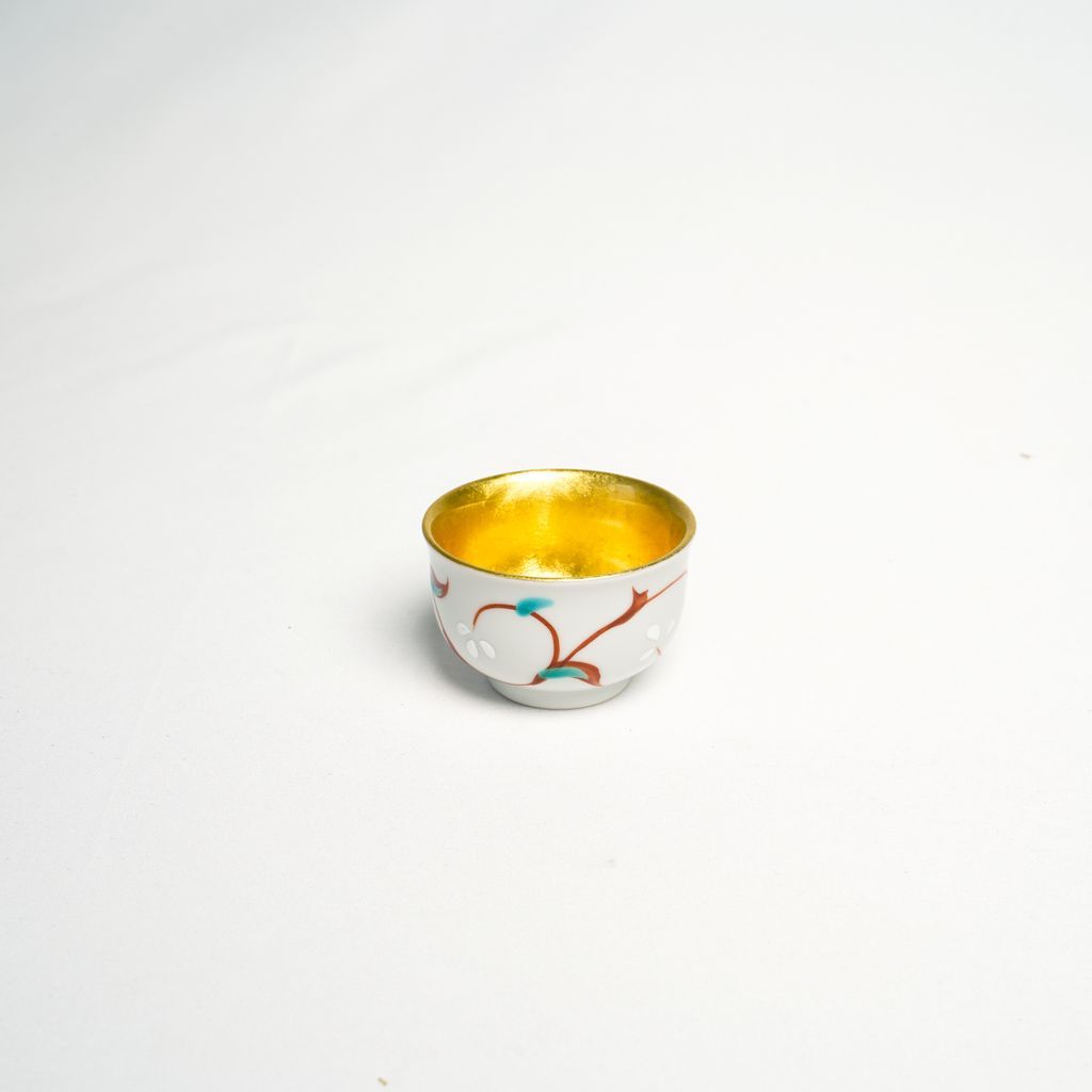 Kutani Ware Sake Cup "Hanakarakusa" (Flower&Arabesque)