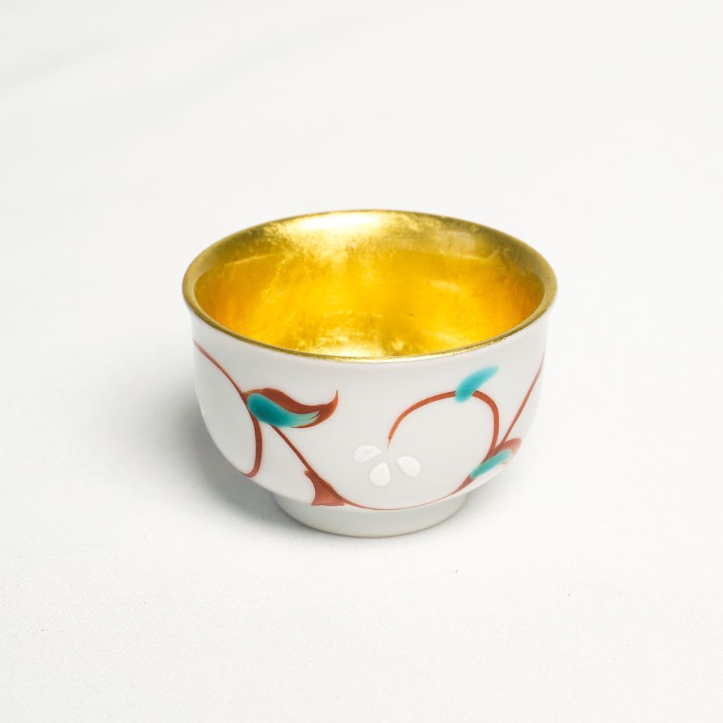 Kutani Ware Sake Cup "Hanakarakusa" (Flower&Arabesque)