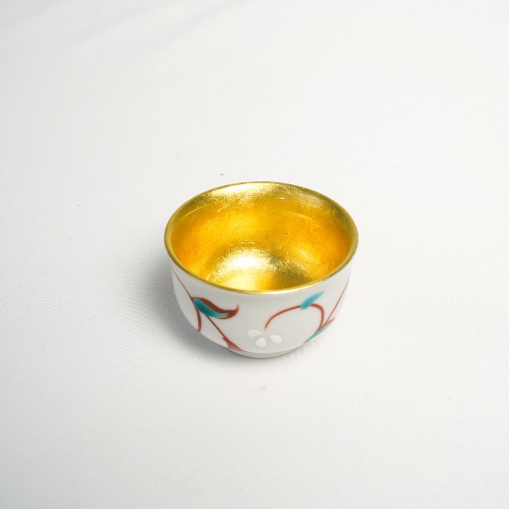 Kutani Ware Sake Cup "Hanakarakusa" (Flower&Arabesque)