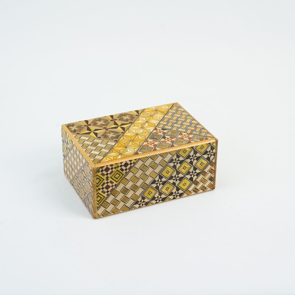 Hakone Yosegi Puzzle Box "Medium-sized box with 10 steps"