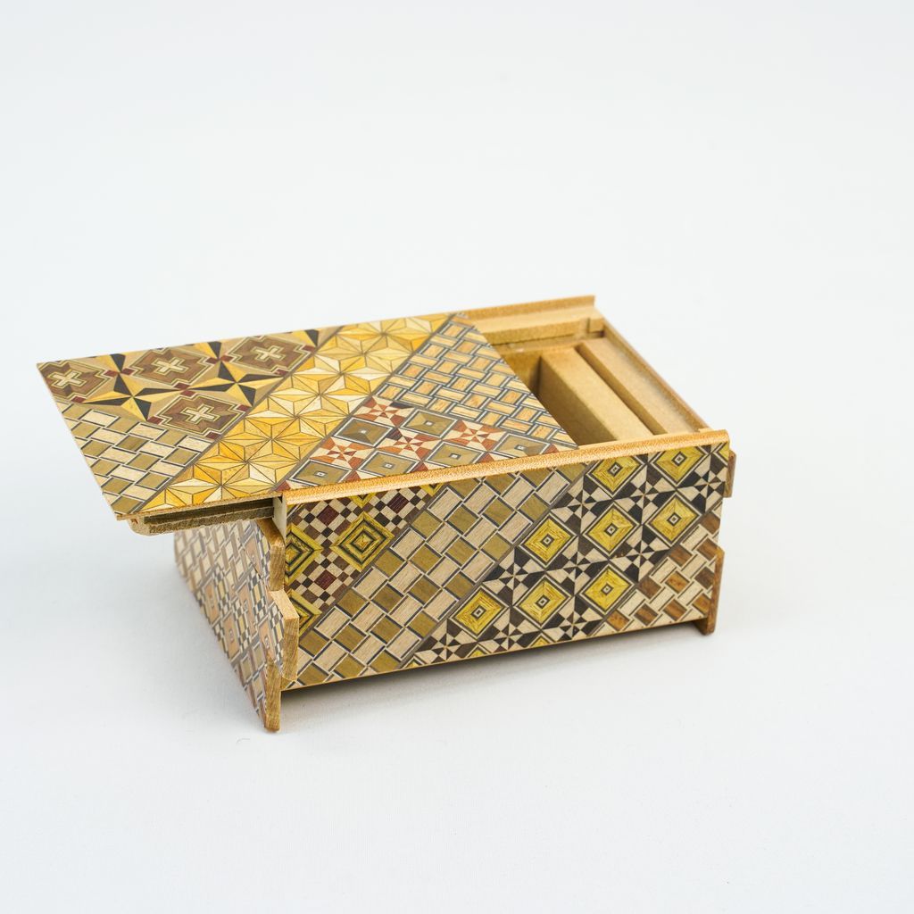 Hakone Yosegi Puzzle Box "Medium-sized box with 10 steps"