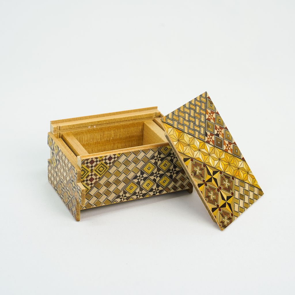Hakone Yosegi Puzzle Box "Medium-sized box with 10 steps"