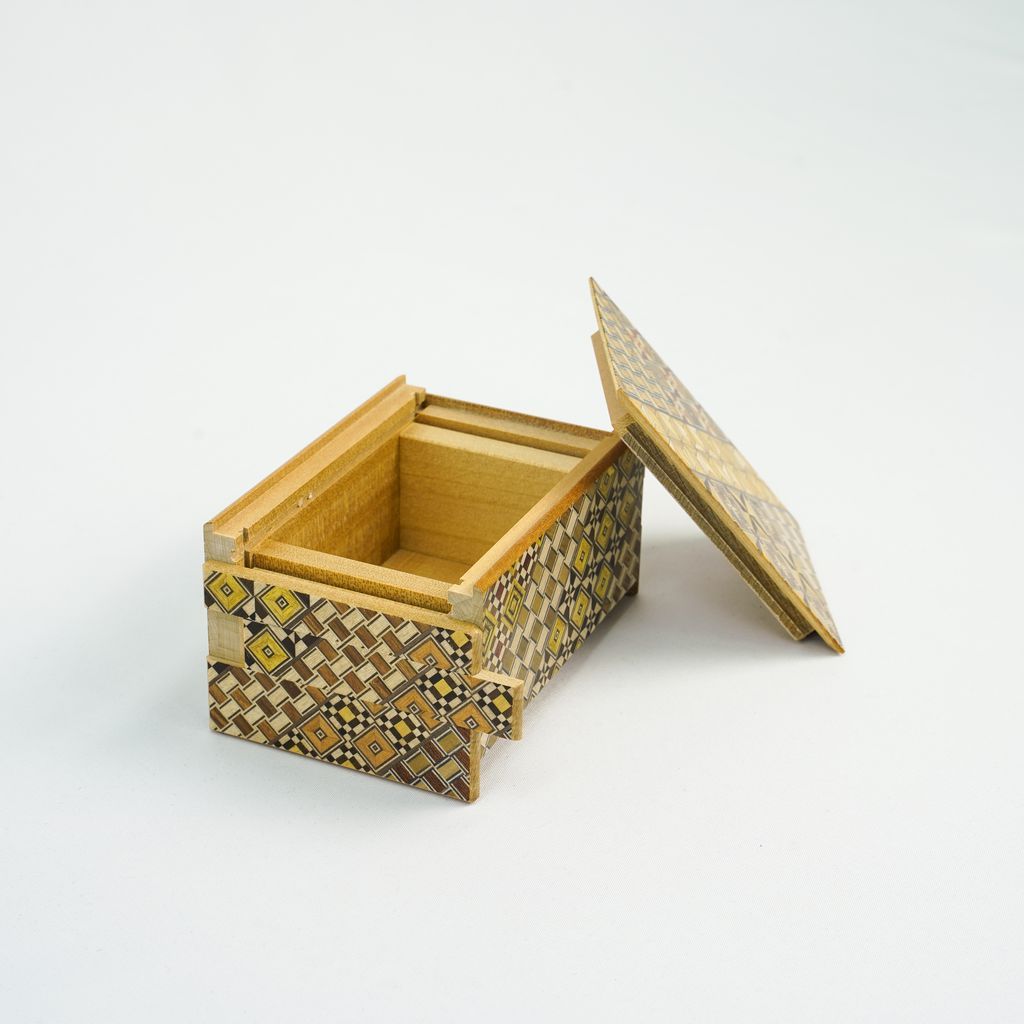 Hakone Yosegi Puzzle Box "Medium-sized box with 10 steps"