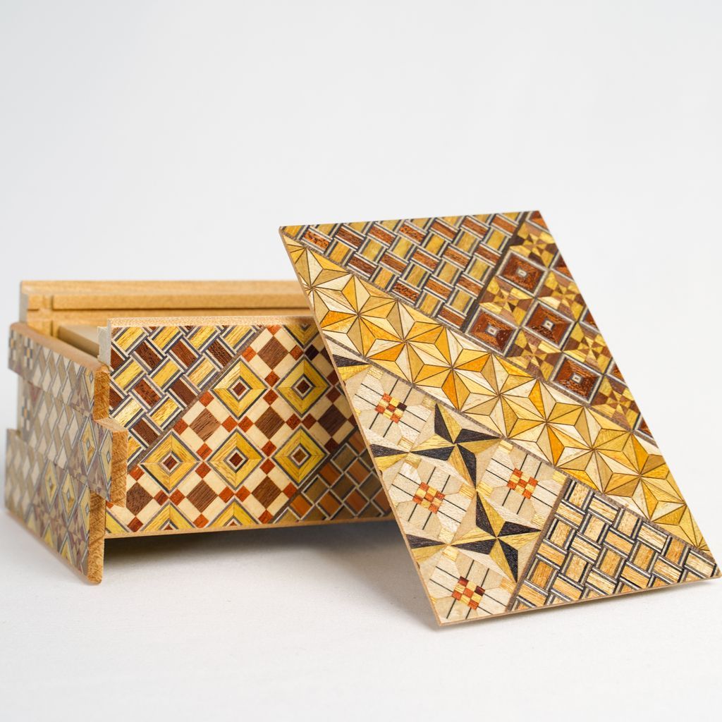 Hakone Yosegi Puzzle Box "Medium-sized box with 14 steps"