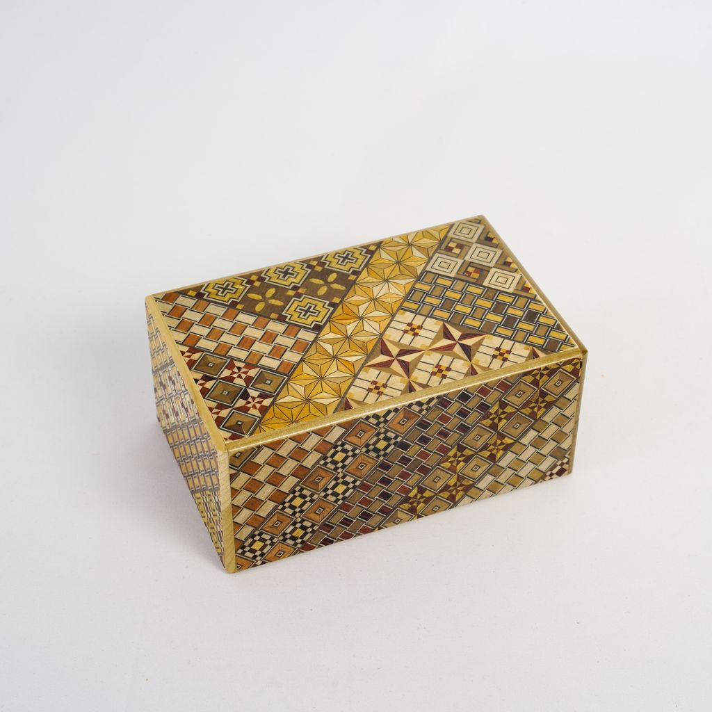 Hakone Yosegi Puzzle Box "Large-sized box with 10 steps"