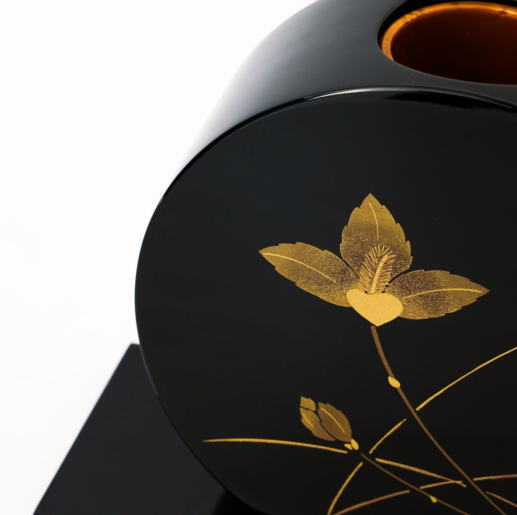 Lacquerware Vase "Chloranthus japonicus" Round Hanashizuka