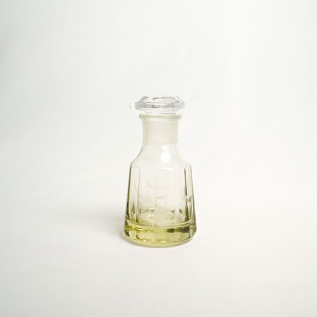 Edo Kiriko Glass Soy Sauce Vessel “Camellia”