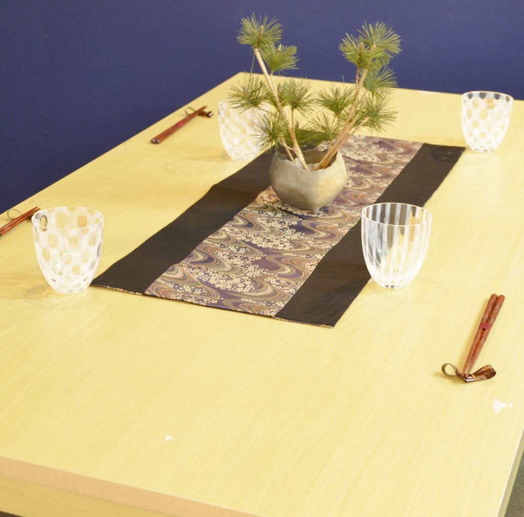 Gold brocade Table runner “Ryusui” (Width 30cm / Length 200, 150, 75 cm)