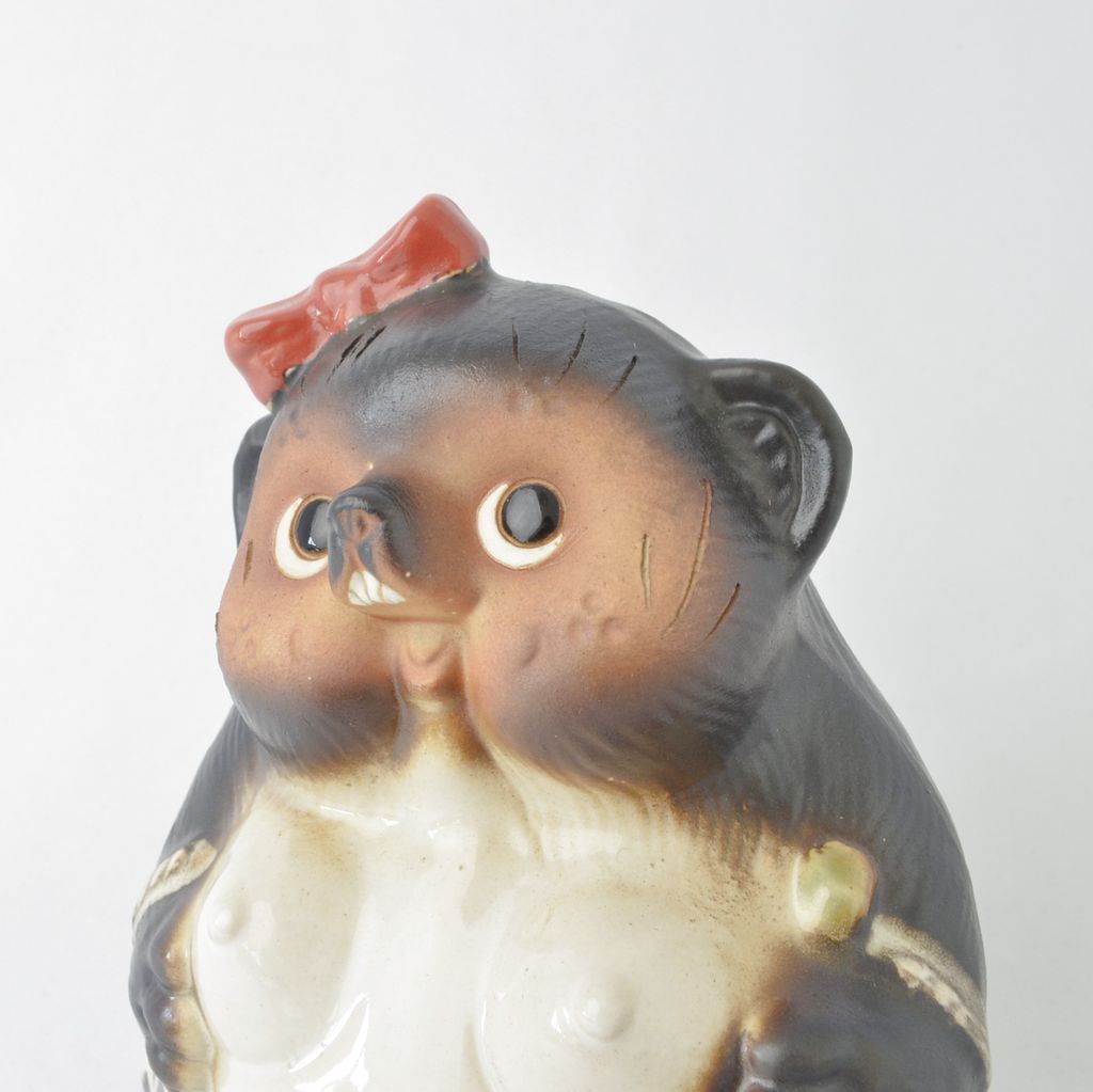 Shigaraki ware Raccoon-dog Figurine Female