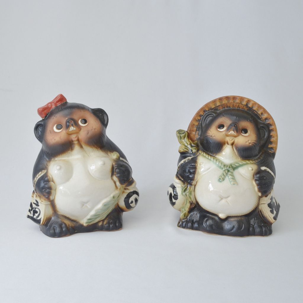 Shigaraki ware Raccoon-dog Figurine Female