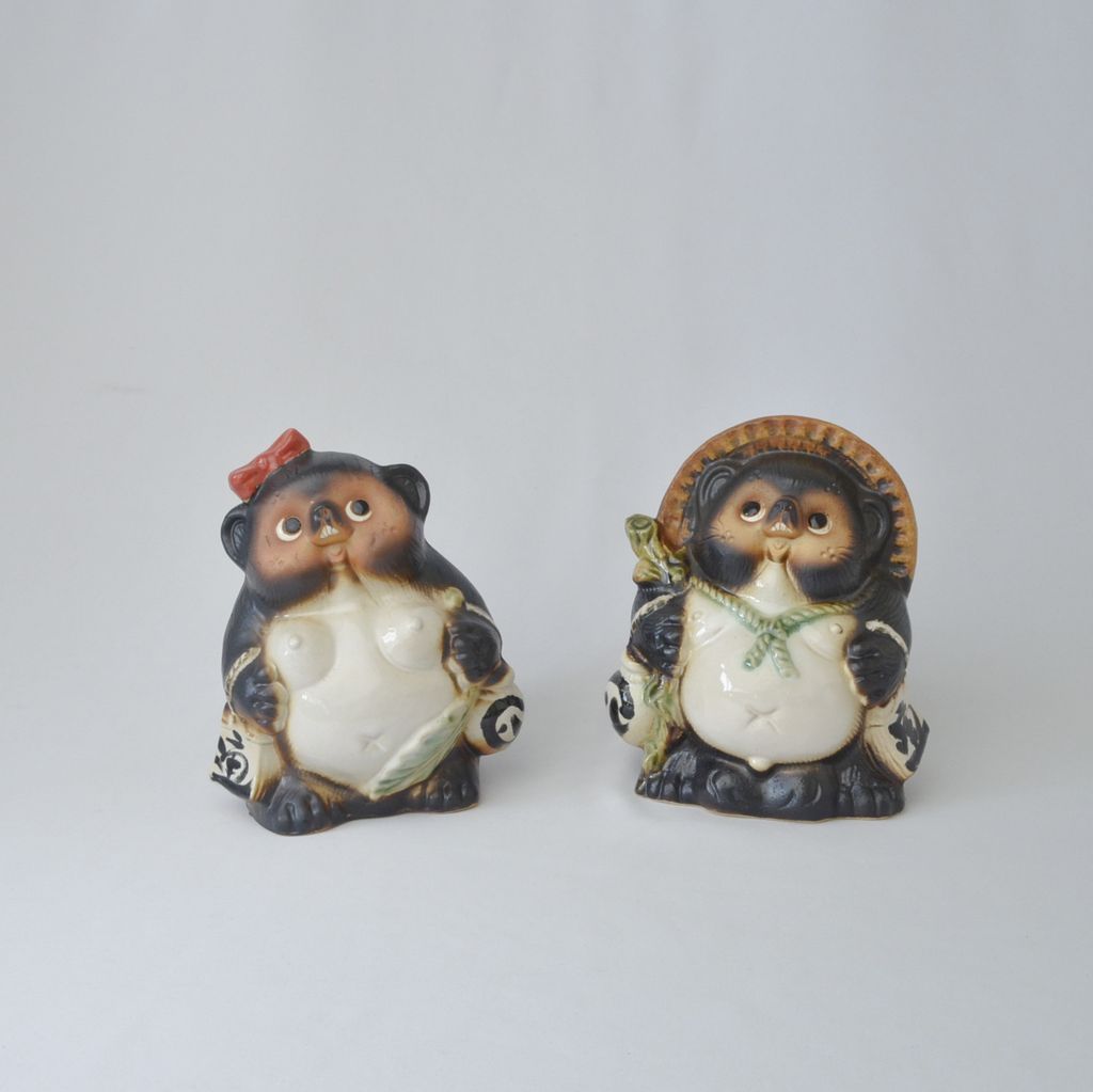 Shigaraki ware Raccoon-dog Figurine Female