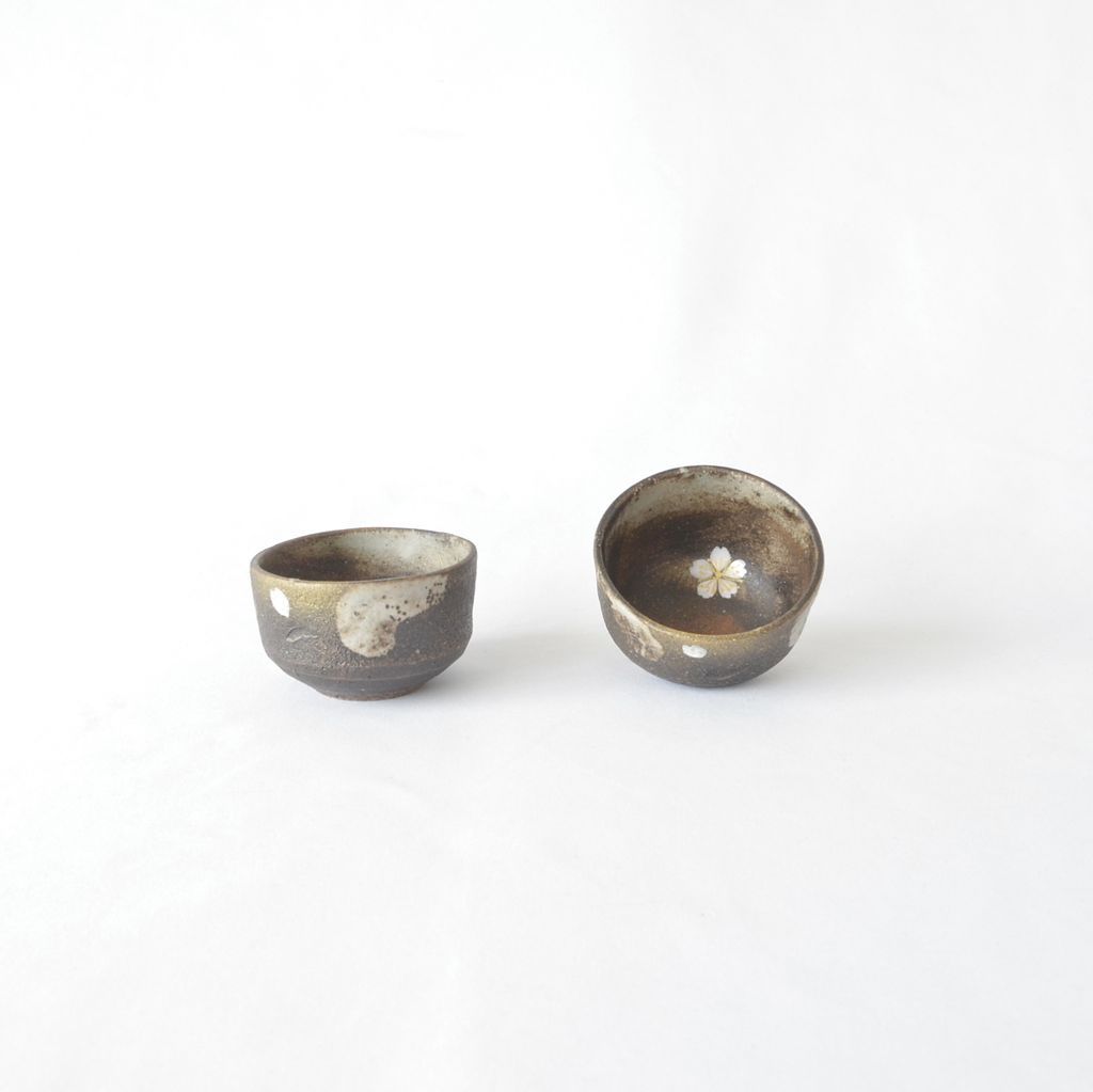 Kiyomizu Ware Sake Vessel and Cups Set "Hana Kagari"