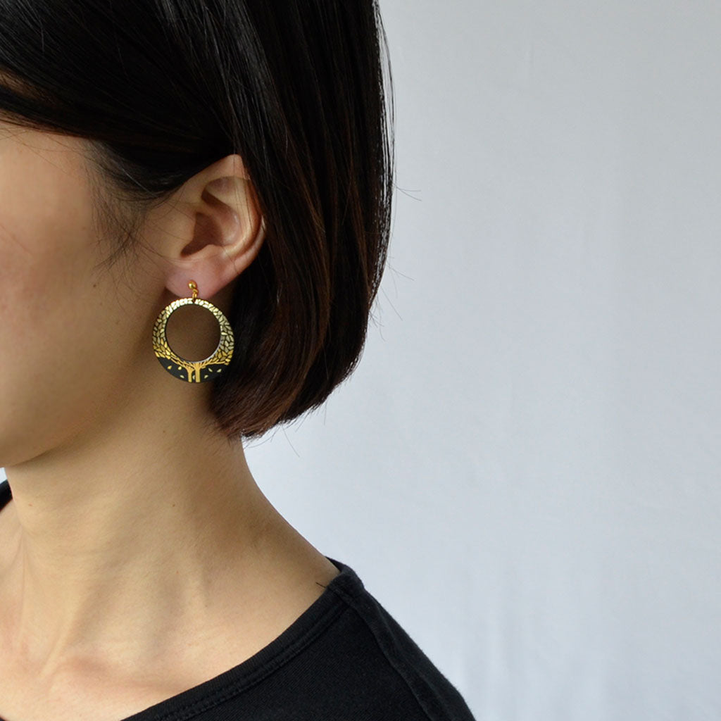 Kyoto Damascene Open Circle Earrings "Fallen Leaves"– Diameter: 1.6 cm