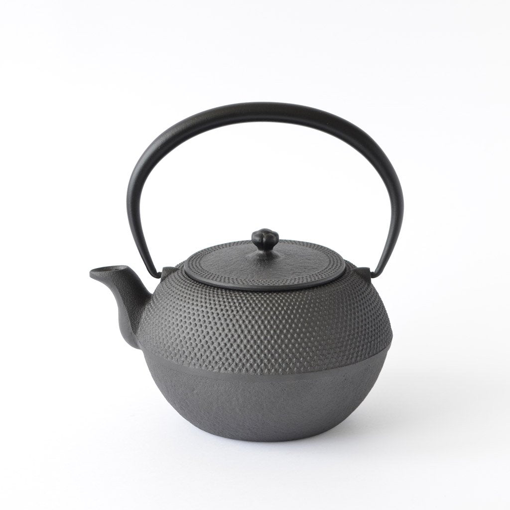 Nambu Ironware Kettle "Maromi Arare 1L"