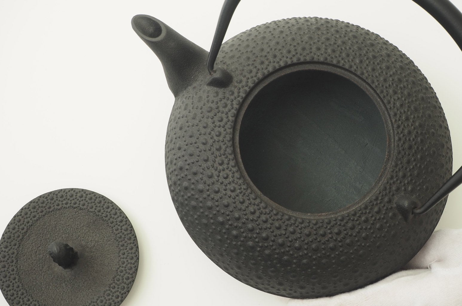 Nambu Ironware Kettle "Shinonome Kikko 1L"