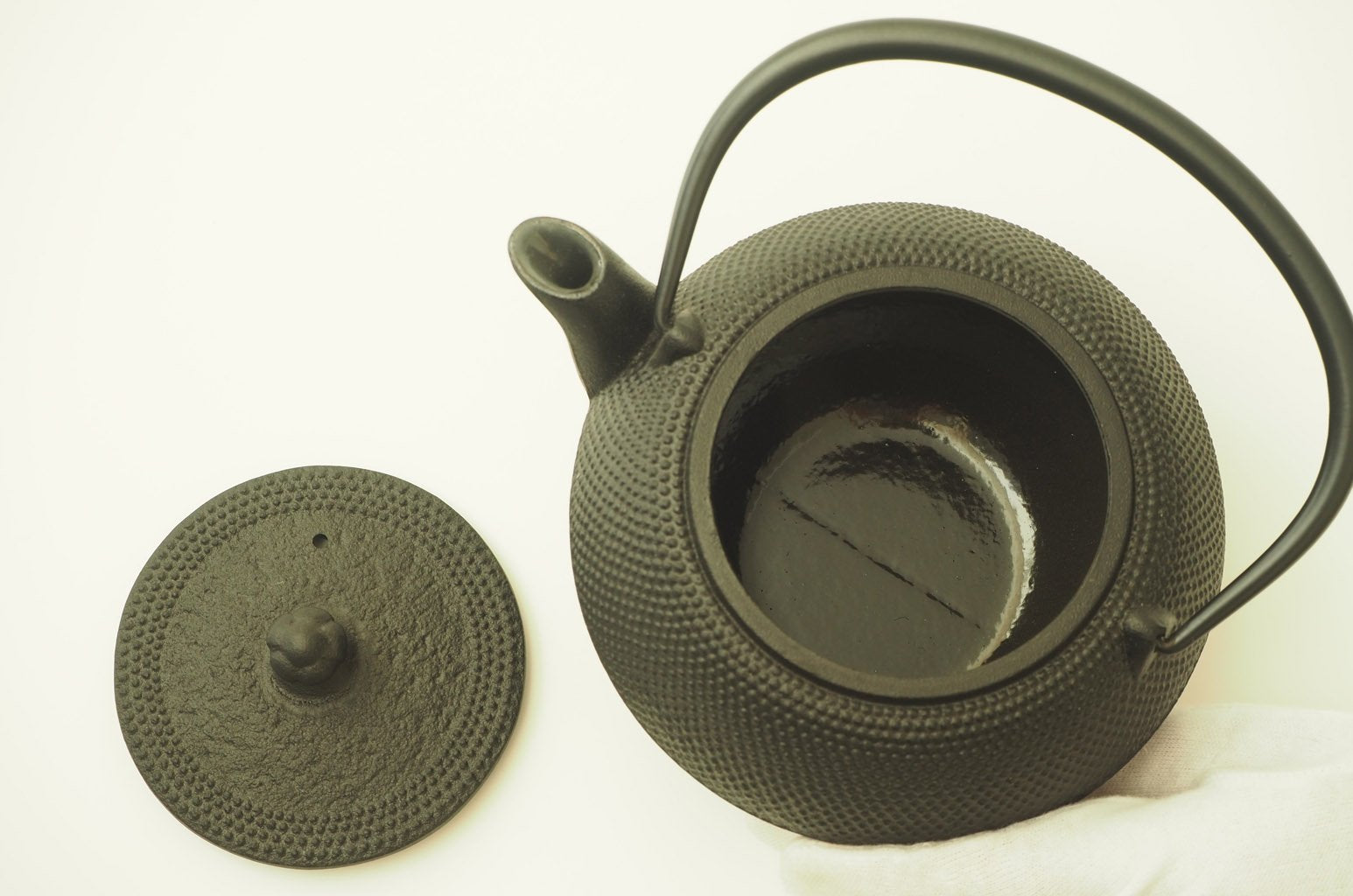 Nambu Ironware Teapot "Maromi Arare 0.65L"