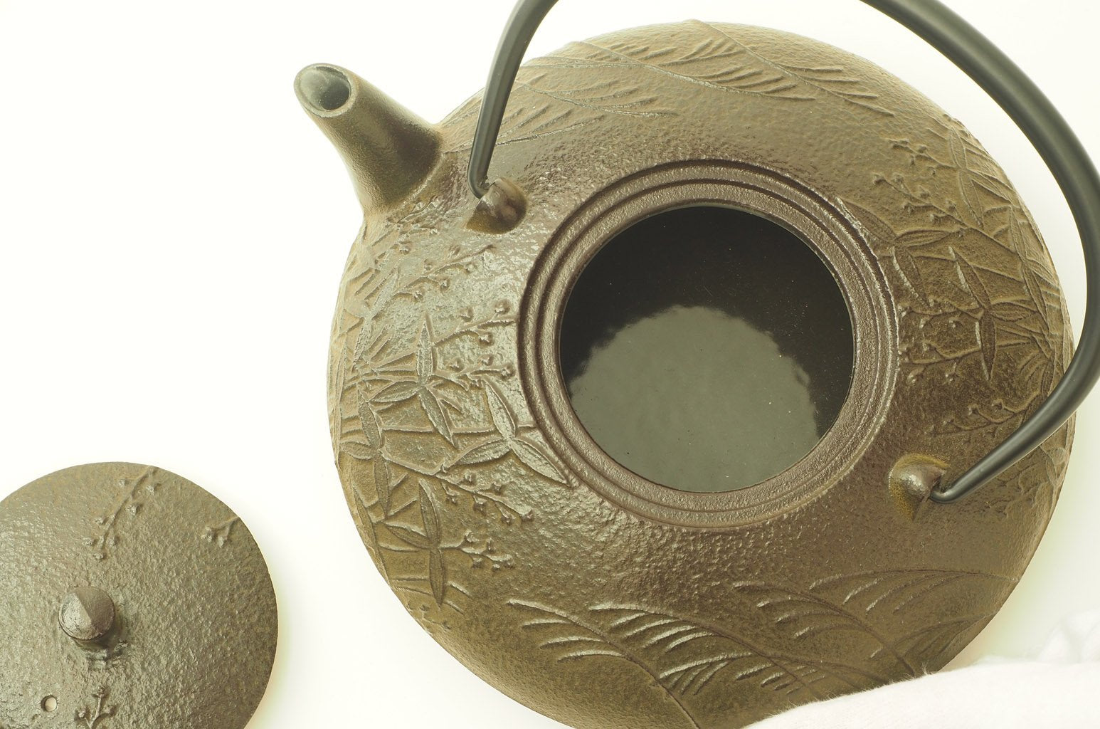 Nambu Ironware Teapot "Kusabana 0.6L"