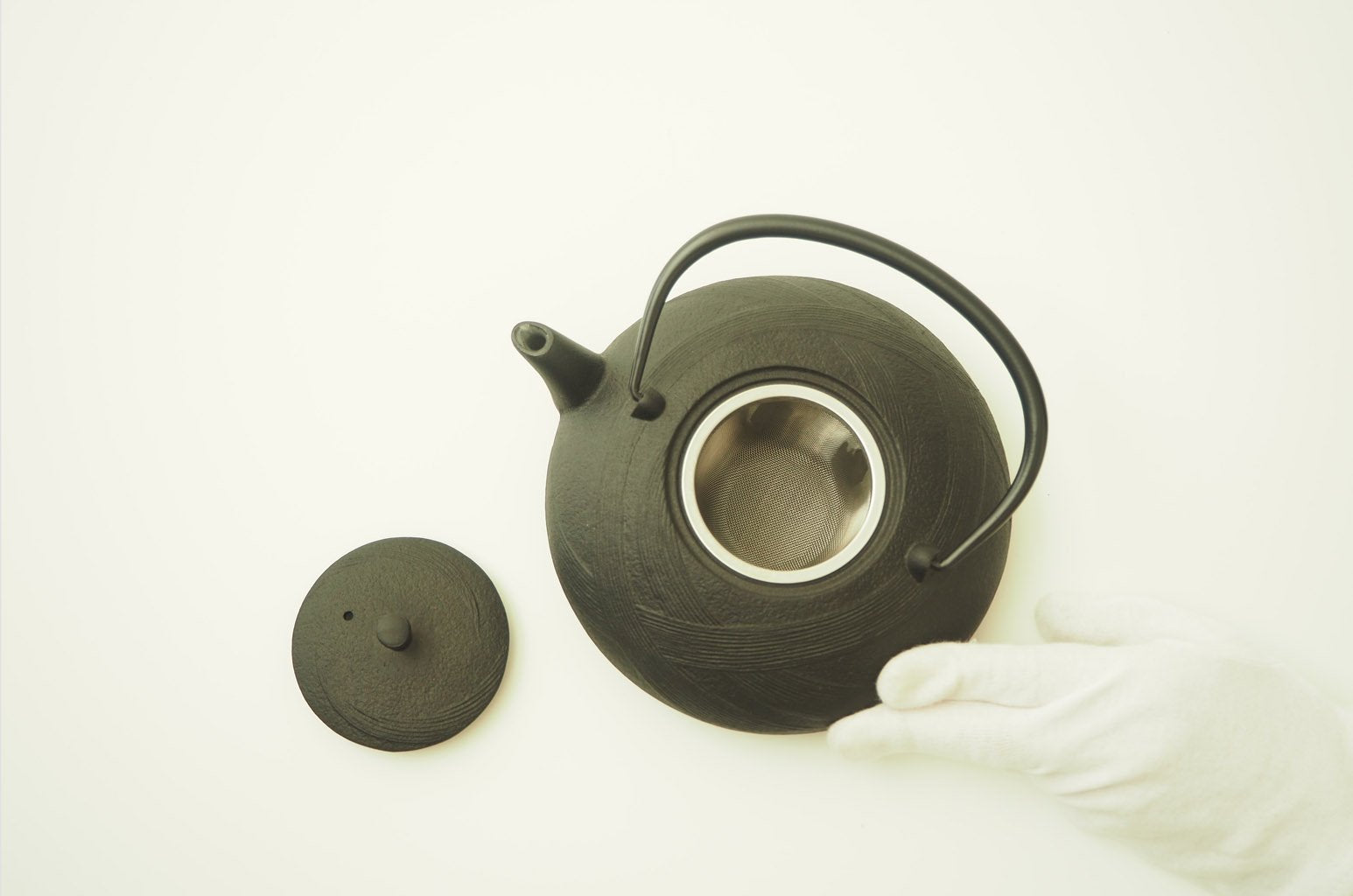 Nambu Ironware Teapot "Hiragata Obi 0.6L"