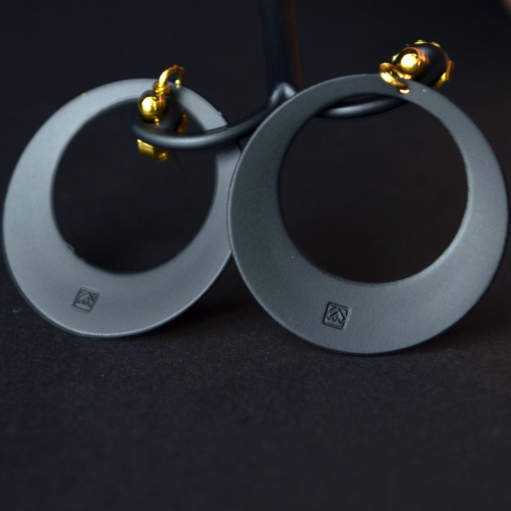 Kyoto Damascene Open Circle Earrings "Fallen Leaves"– Diameter: 1.6 cm