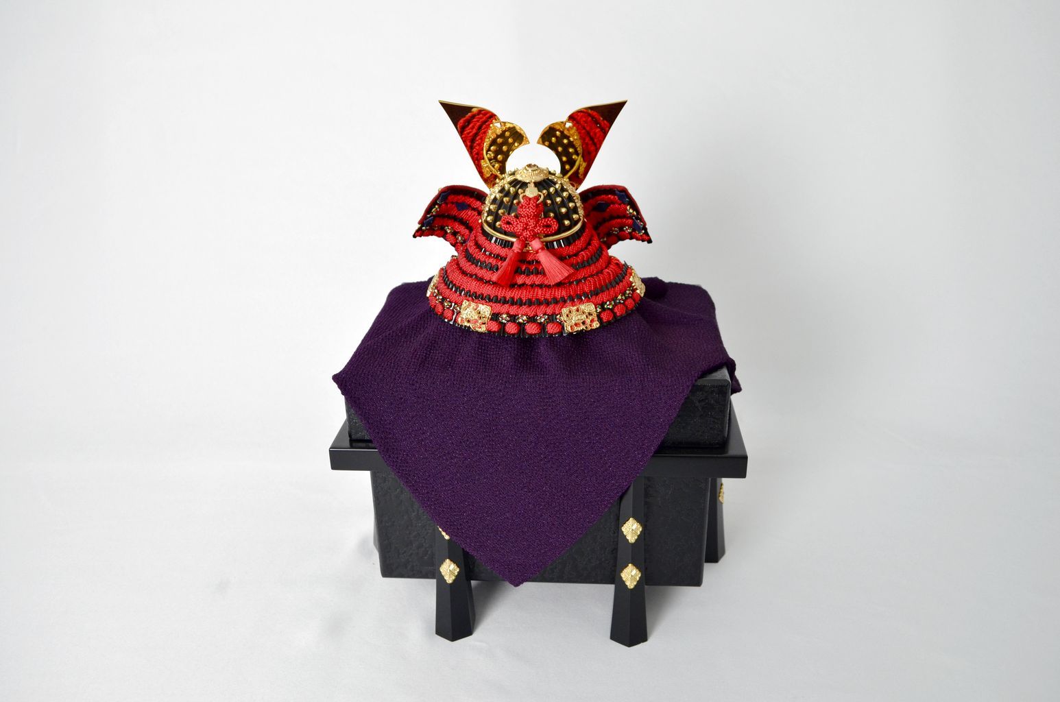 Kyo-Kachuu Kabuto Issui "Red blaid lacing"