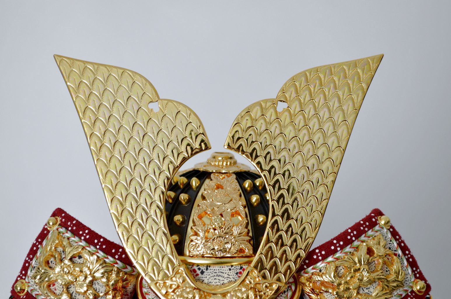 Kyo-Kachuu Kabuto Issui "Red blaid lacing"