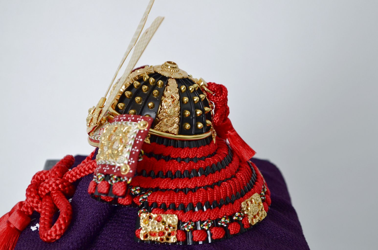 Kyo-Kachuu Kabuto Issui "Red blaid lacing"