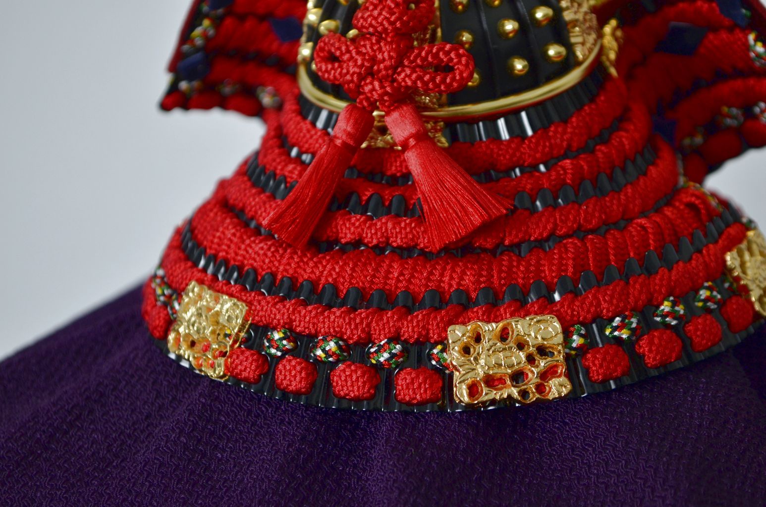 Kyo-Kachuu Kabuto Issui "Red blaid lacing"