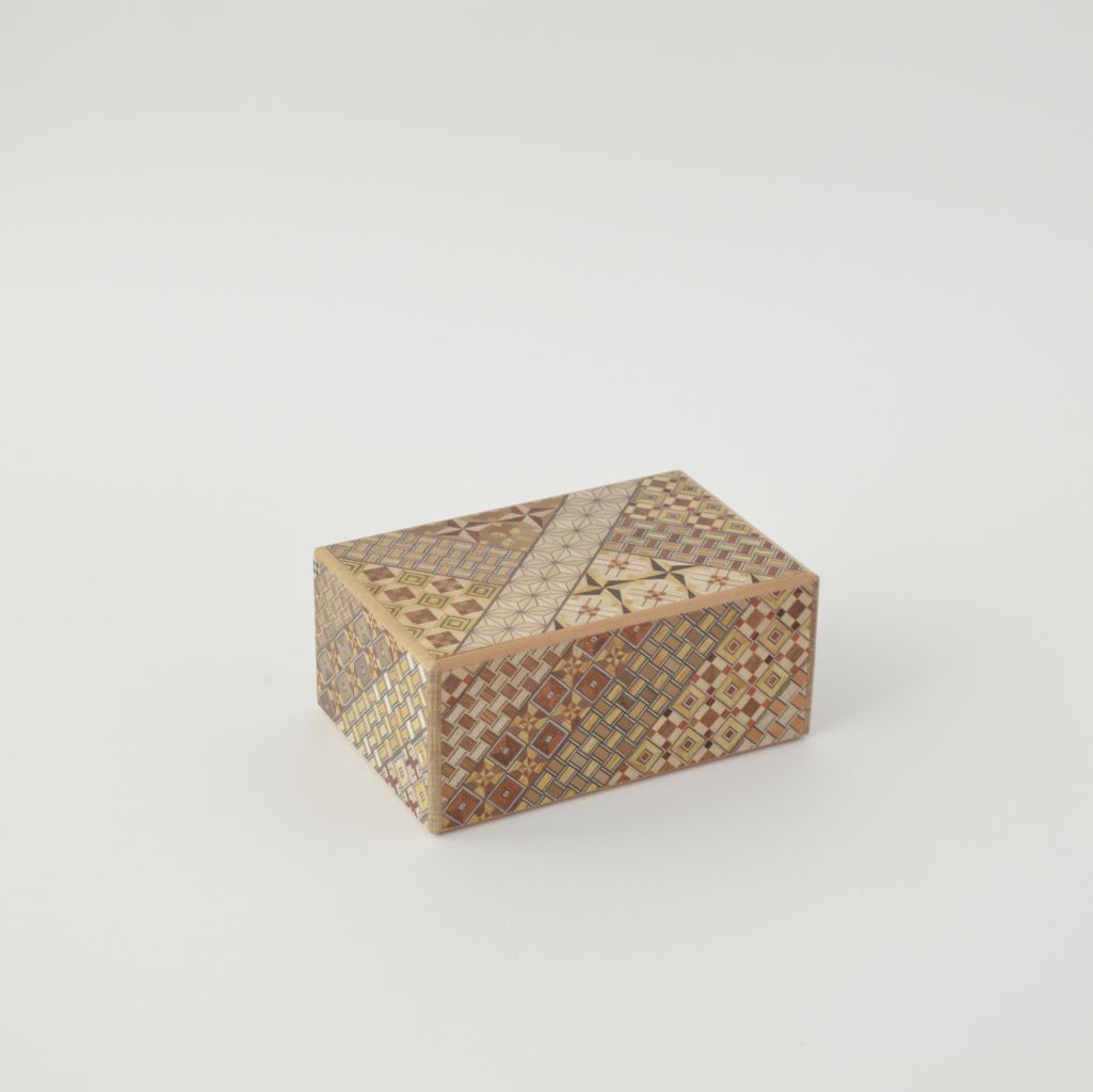 Hakone Yosegi Puzzle Box "Large-sized box with 21 steps"