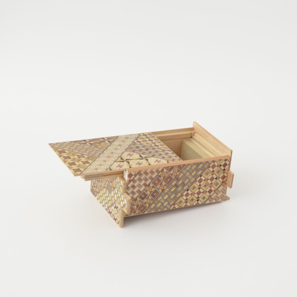 Hakone Yosegi Puzzle Box "Large-sized box with 21 steps"